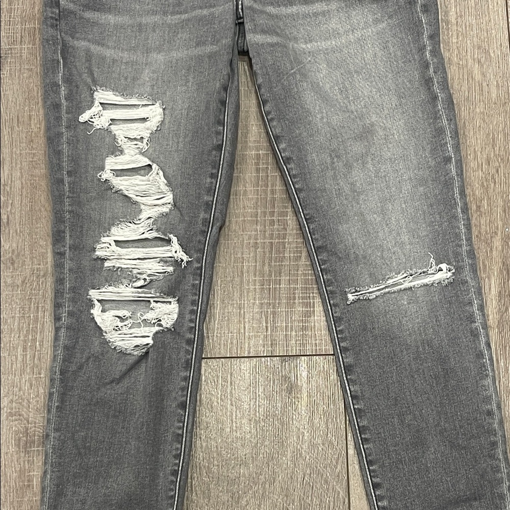 American Eagle Next Level Stretch  Distressed High Rise GrayJeans Size 6 - Picture 4 of 8